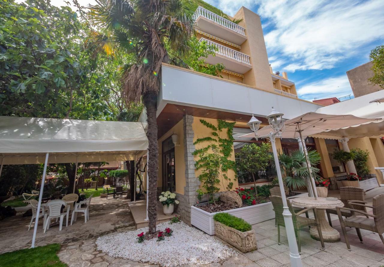 Hostal Gallet Roses Zewnętrze zdjęcie